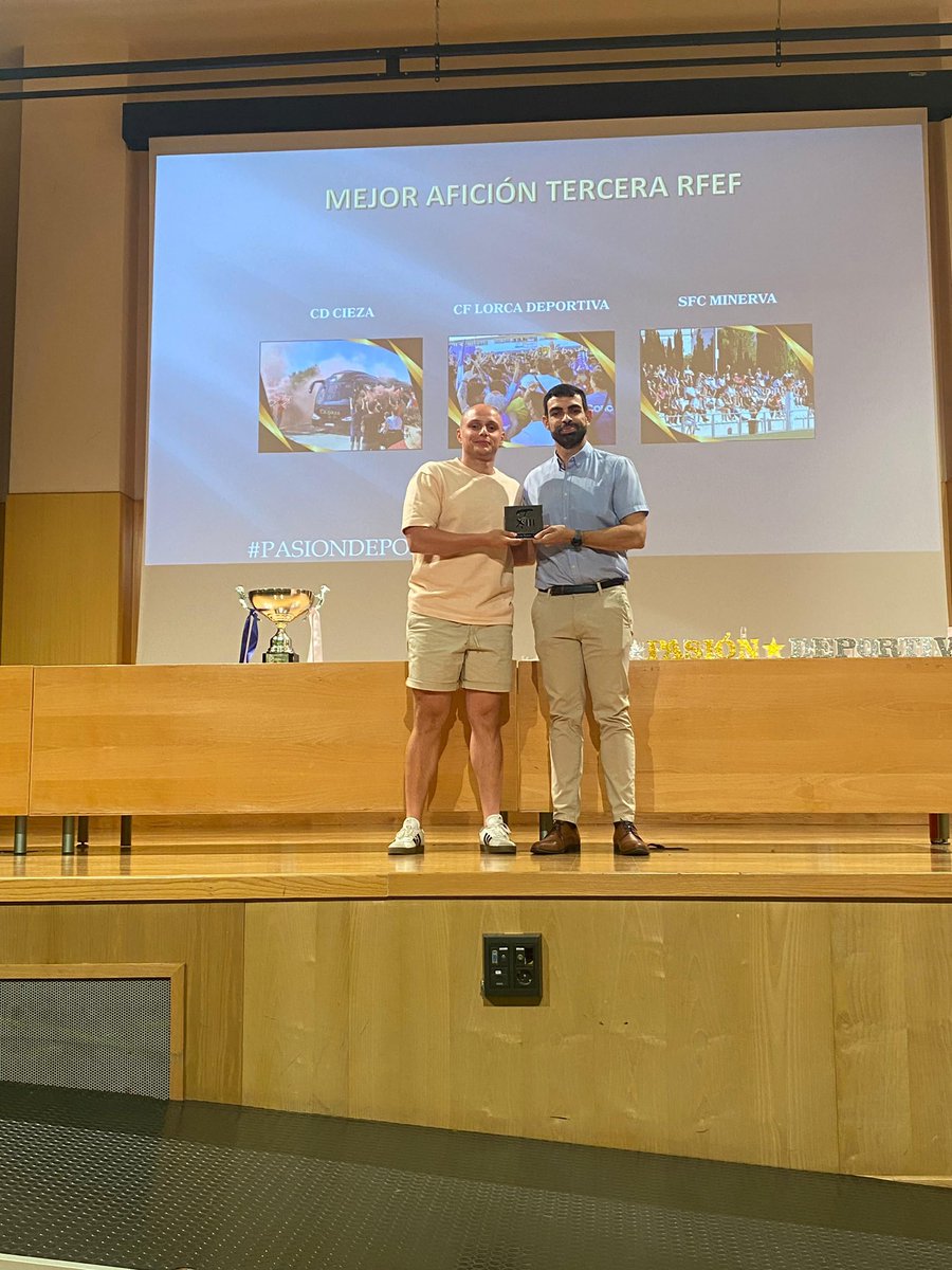 🎖️Premios <a href="/treceraG13/">Trecera.com ⚽️</a> 
➡️ El <a href="/lorcadeportiva/">Lorca Deportiva</a> protagonista de gala celebrada en #Murcia <a href="/ffrm_es/">FFRM</a> 
🏆- Trofeo campeón recibe <a href="/Davidpeki/">David Navarro</a> , DT del club.
🏆- ⁠Zamora <a href="/cristoegea/">Zorro</a> 🧤
🏆- ⁠Mejor entrenador Sebas López, recoge <a href="/juampelopeez/">JUAMPE LÓPEZ</a> 👨‍🏫
🏆- ⁠Mejor afición, recibe <a href="/Chorry_Lorca/">Chorry</a>
