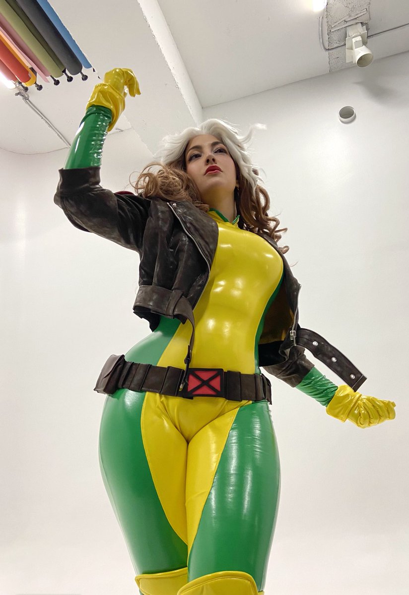 zoevolfartwork's tweet image. My Rogue cosplay was too iconic to let it go so fast, agree? 😌