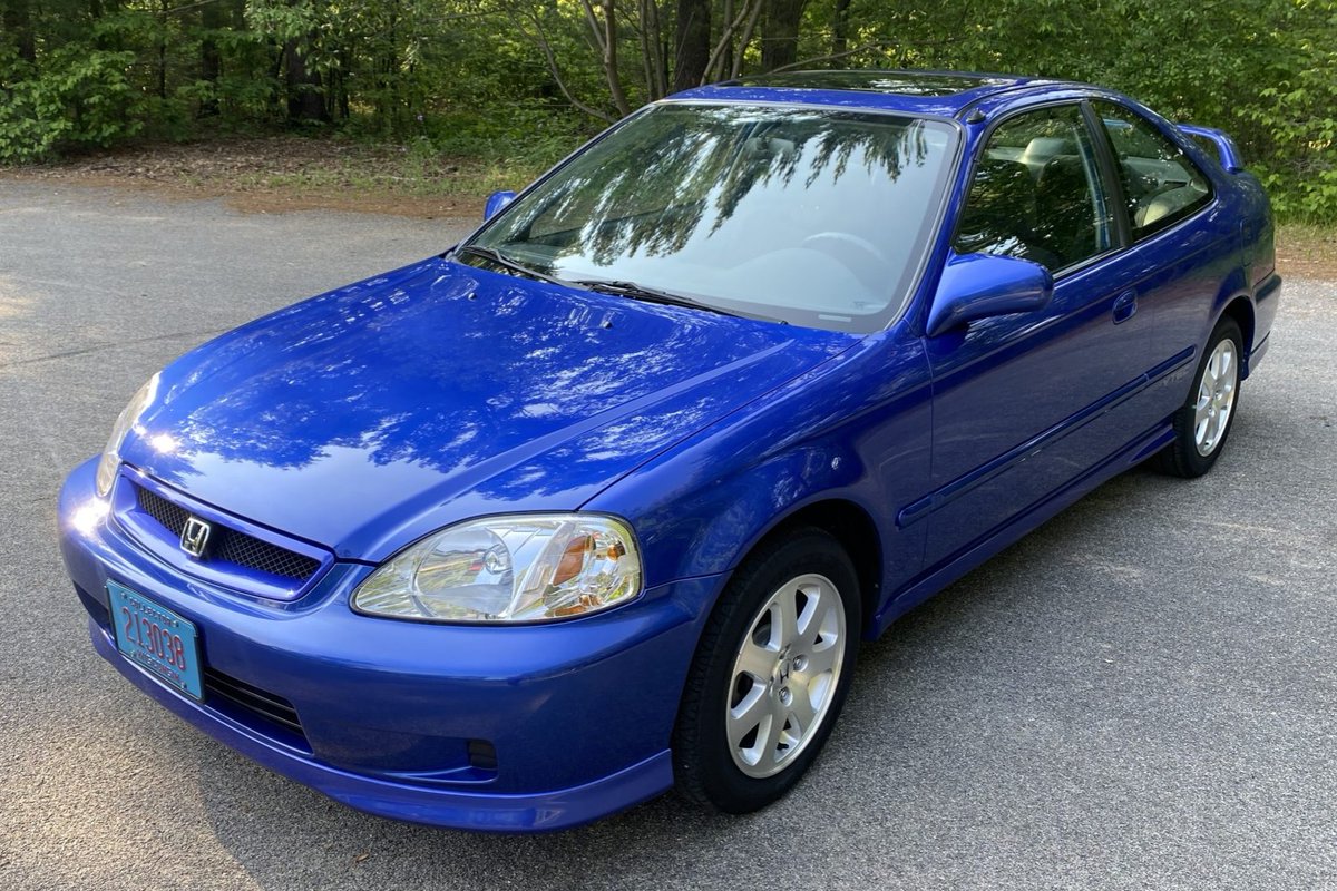 Bringatrailer's tweet image. Now live at BaT Auctions: Original-Owner 2000 Honda Civic Si. bringatrailer.com/listing/2000-h…