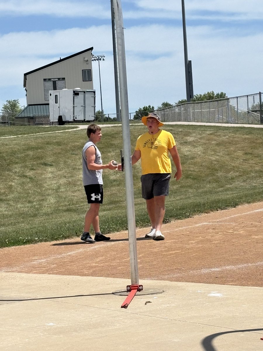 IowaKerri's tweet image. Thank you @ColinWhitters40 for your knowledge! #offseason #technique