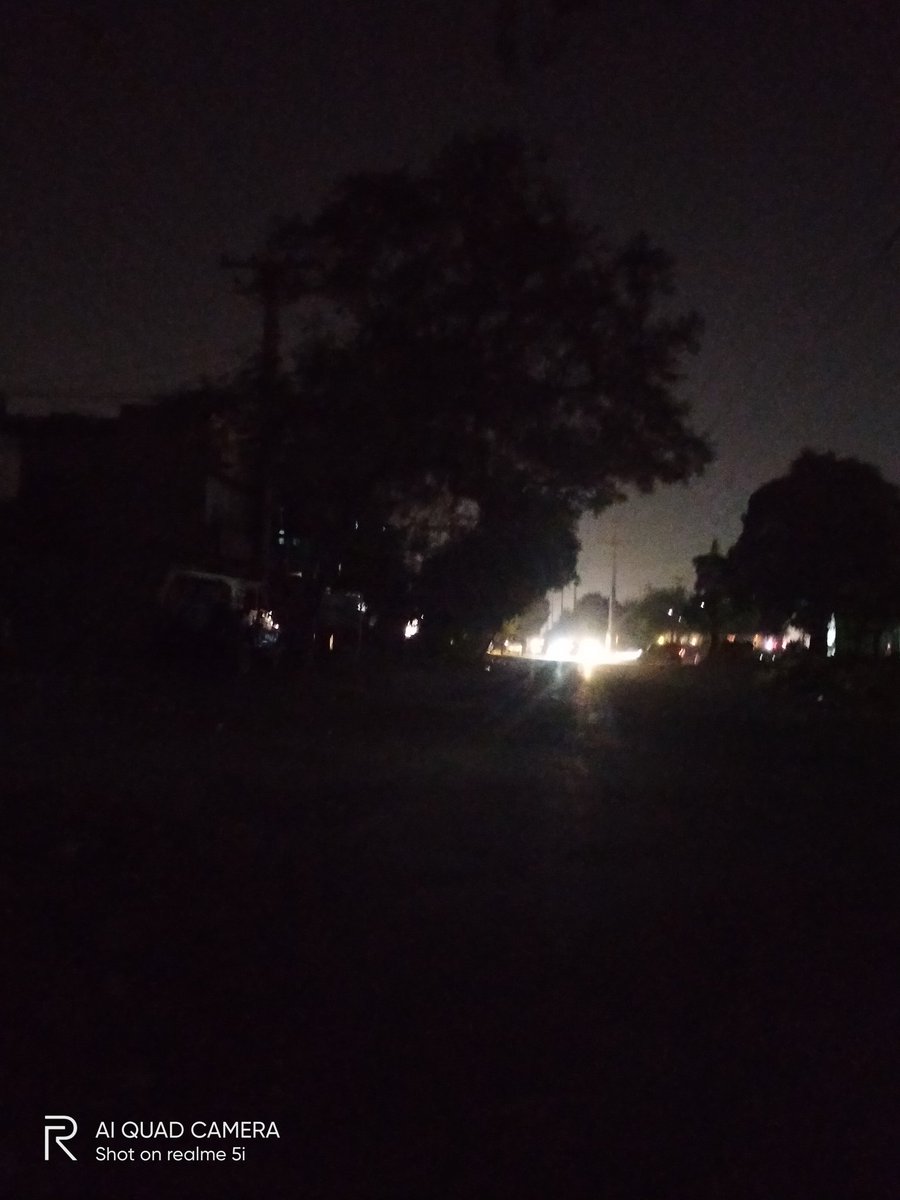 jaidi091's tweet photo. @RandhawaAli @CDAthecapital @IESCO_Official @I10Isb @Islamabadies @ICT_Police #islamabad #CDAatyourservice #CDAcares  
یہ سیکٹر i-10 کی مین سروس روڈ اور  ملہکہ گلیوں کی ایک جھلک ہے جو ڈکیتیوں کے کے لیے کھلے عام دعوت ہے تمام سٹریٹ لائٹس عرصہ دراز سے بند ہیں ۔ https://t.co/0wNPaKHIJ3