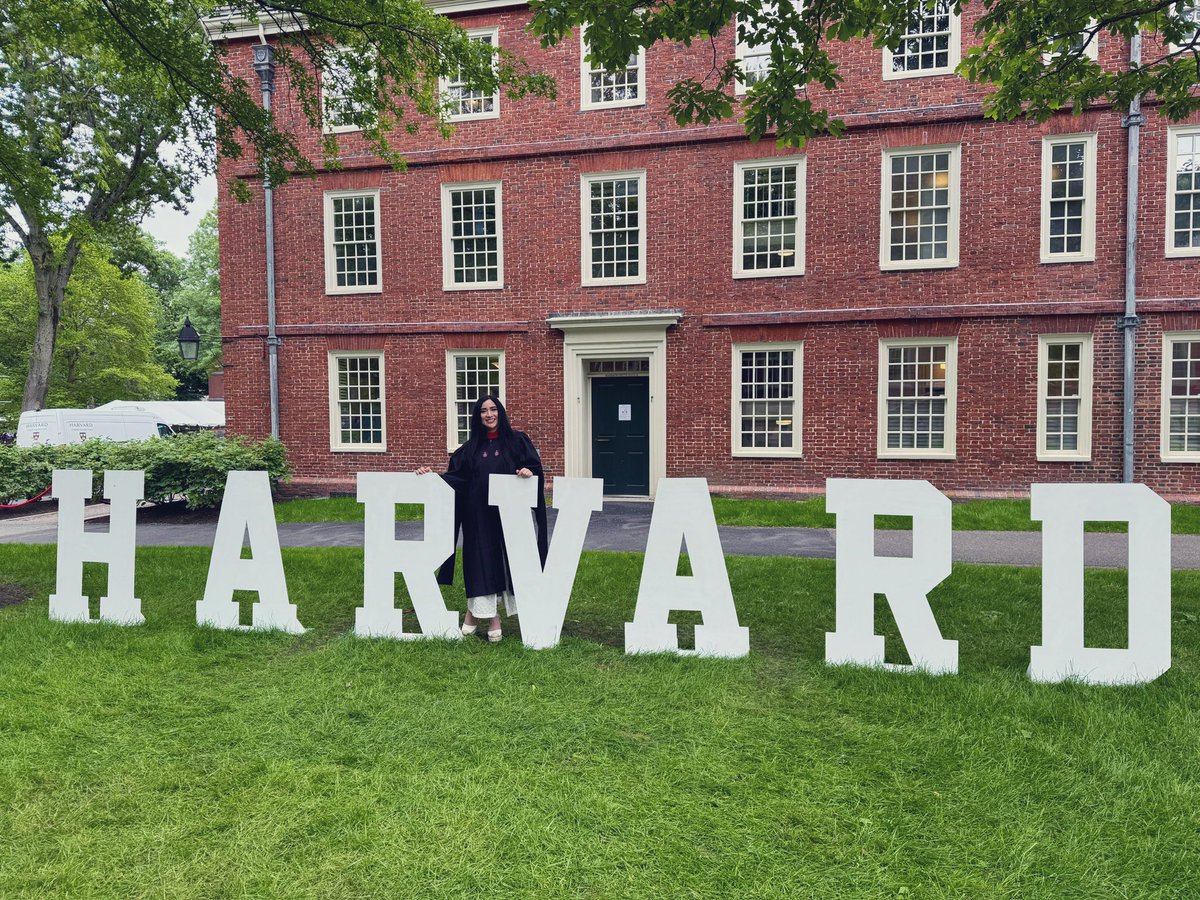 Laura Aguilar Franco (@lauraaguilarmd) on Twitter photo From 🇲🇽a daughter of teachers, granddaughter of a woman who only finished 1st grade, descendant of fishermen. First doctor in my family. Poverty didn’t stop my parents, and nothing was going to stop me. I graduated from Harvard with a Master's in Public Health!!! <a href="/HarvardChanSPH/">Harvard T.H. Chan School of Public Health</a> From 🇲🇽a daughter of teachers, granddaughter of a woman who only finished 1st grade, descendant of fishermen. First doctor in my family. Poverty didn’t stop my parents, and nothing was going to stop me. I graduated from Harvard with a Master's in Public Health!!! <a href="/HarvardChanSPH/">Harvard T.H. Chan School of Public Health</a>