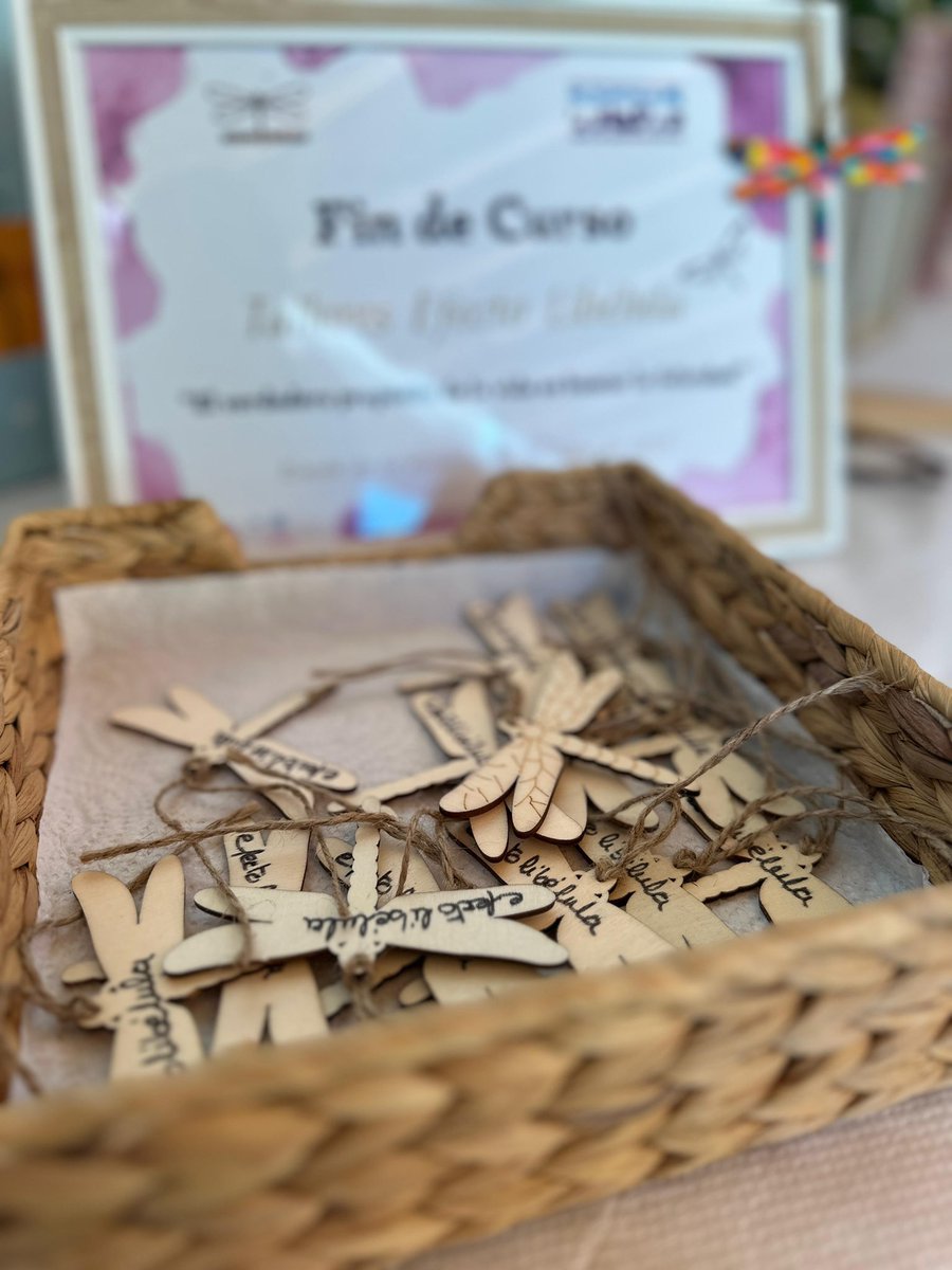 ▶️ El alcalde de Rincón de la Victoria, <a href="/Francissalado/">Francisco Salado</a>, junto a la concejala de Mujer, Belén Gutiérrez, ha participado en la clausura de los talleres del proyecto Libélula, celebrado en la sede de la Asociación <a href="/Amuaxa/">Amuaxa</a>.