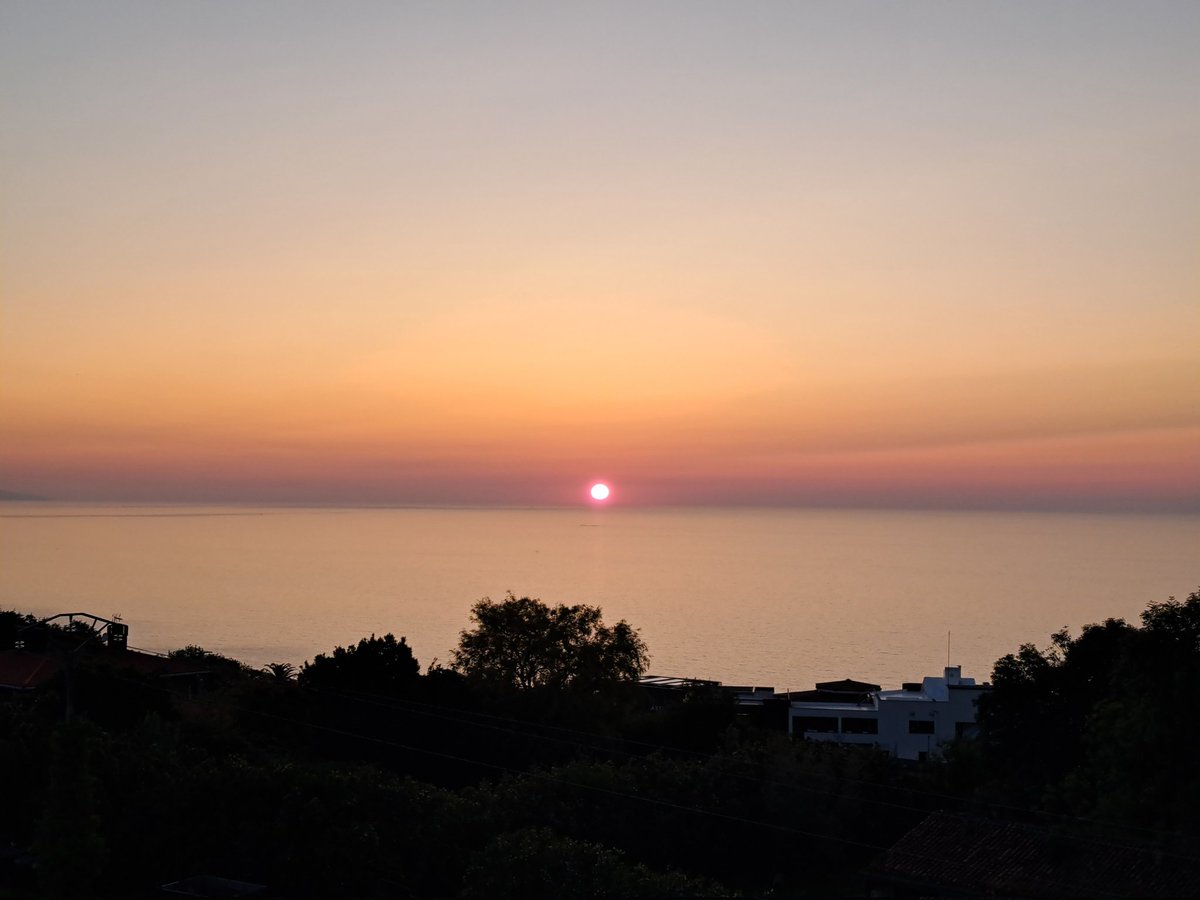 Puesta de Sol con cielo despejado. Desde el #Observatorio #SanSebastián-#Igeldo