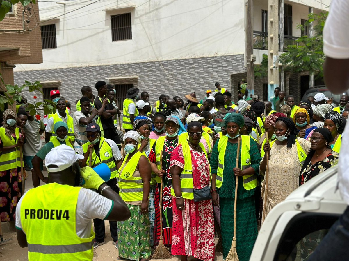 mathioyendiaye's tweet photo. @el_jbril @Docteur_Mbegte @TontonVert @miss_cerelac_yo #AmalnjNjarinSamakoñ
#amoulcetadire
#prodev4 depuis 2019 nous avons la cité au cœur de nos actions.
Merci encore mon cher . https://t.co/PdxUFYtsW6