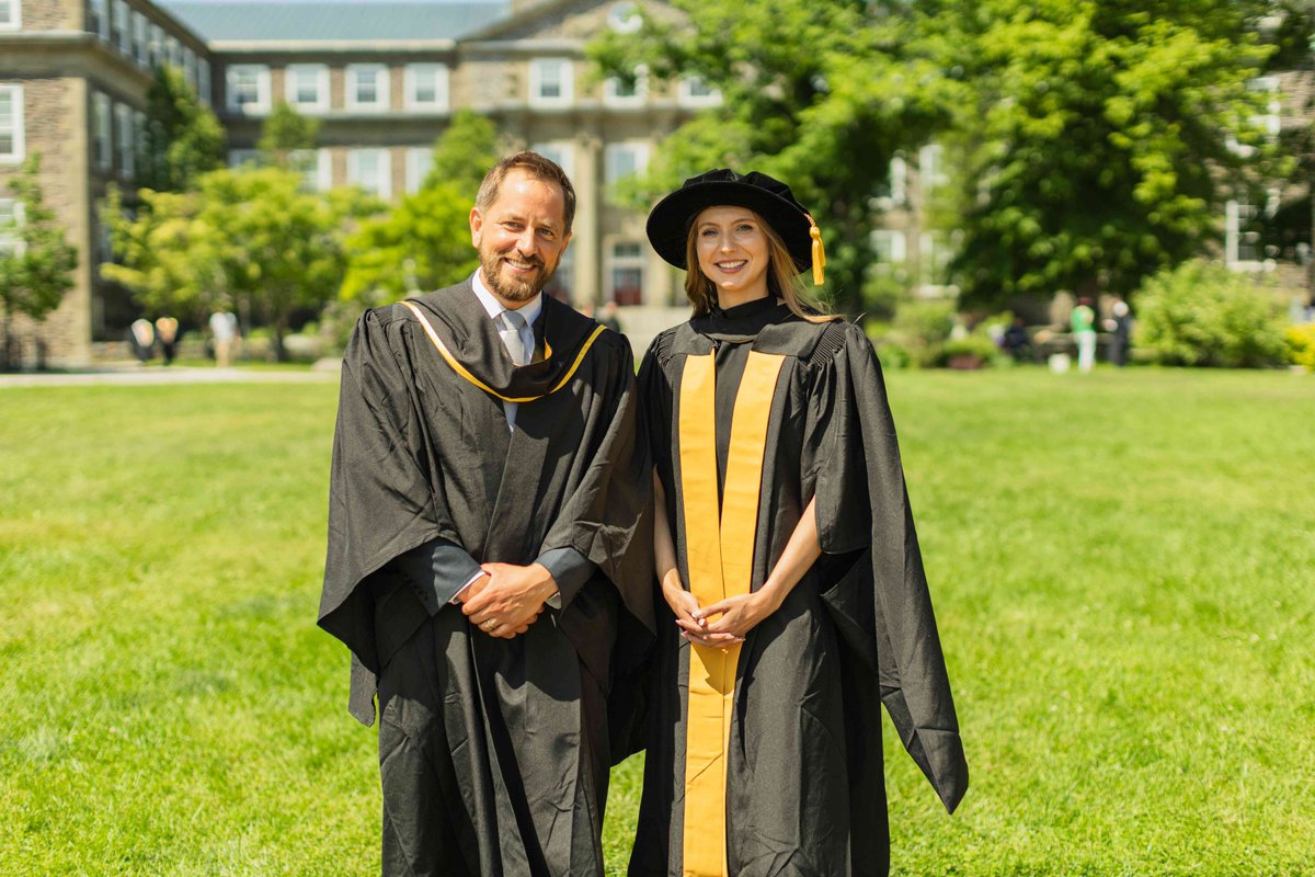 DalHydro's tweet image. Congrats to @CantelonJulia for her well-deserved and hard-earned PhD. She was an absolute joy to mentor, and I look forward to hearing about exciting postdoctoral research in the years to come (photo credit - Hayden Tackley)