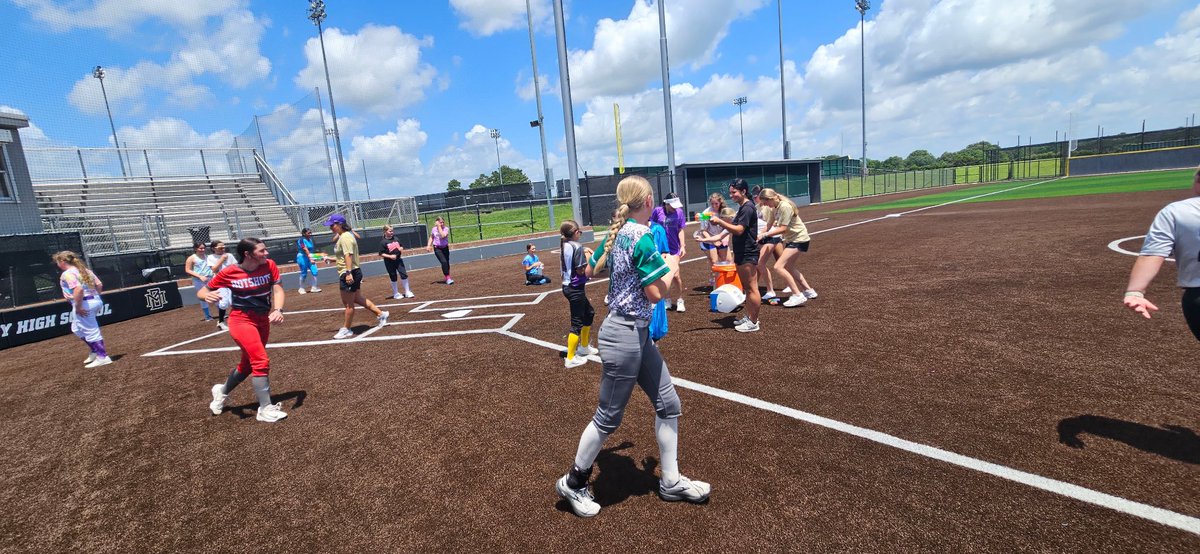 MHSBearSB's tweet image. DAY 2 of our Lady Bears Camp! So much fun with our futures Bears!!!
Here are our Campers of the Day from the past two days!! 💪🏽 🥎
@coachlaplante @coachcooper_mhs @mruffin15