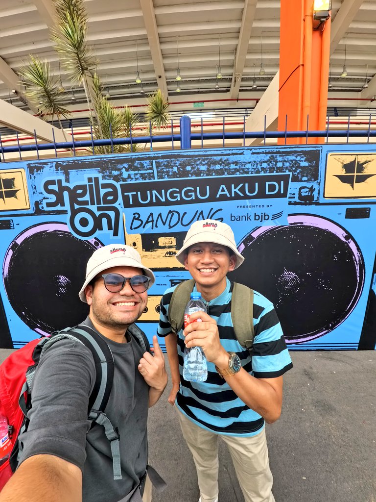 aripSyakirin's tweet photo. Tunggu Aku Di Bandung 2024 
Rinduu nyaa haihh 🥹

#sheilaon7 https://t.co/oKTbDz0IV1