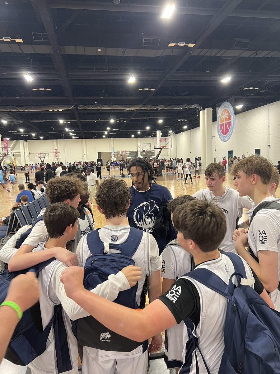 lukeperlyn11's tweet image. Great weekend at balling on the beach. We went 4-1 lost in the semi finals to a tuff Pure Basketball on the @p32league (New Balance Circuit) by 7 in the Semi Finals. Only ⬆️. Next stop is PA for MHC sessions