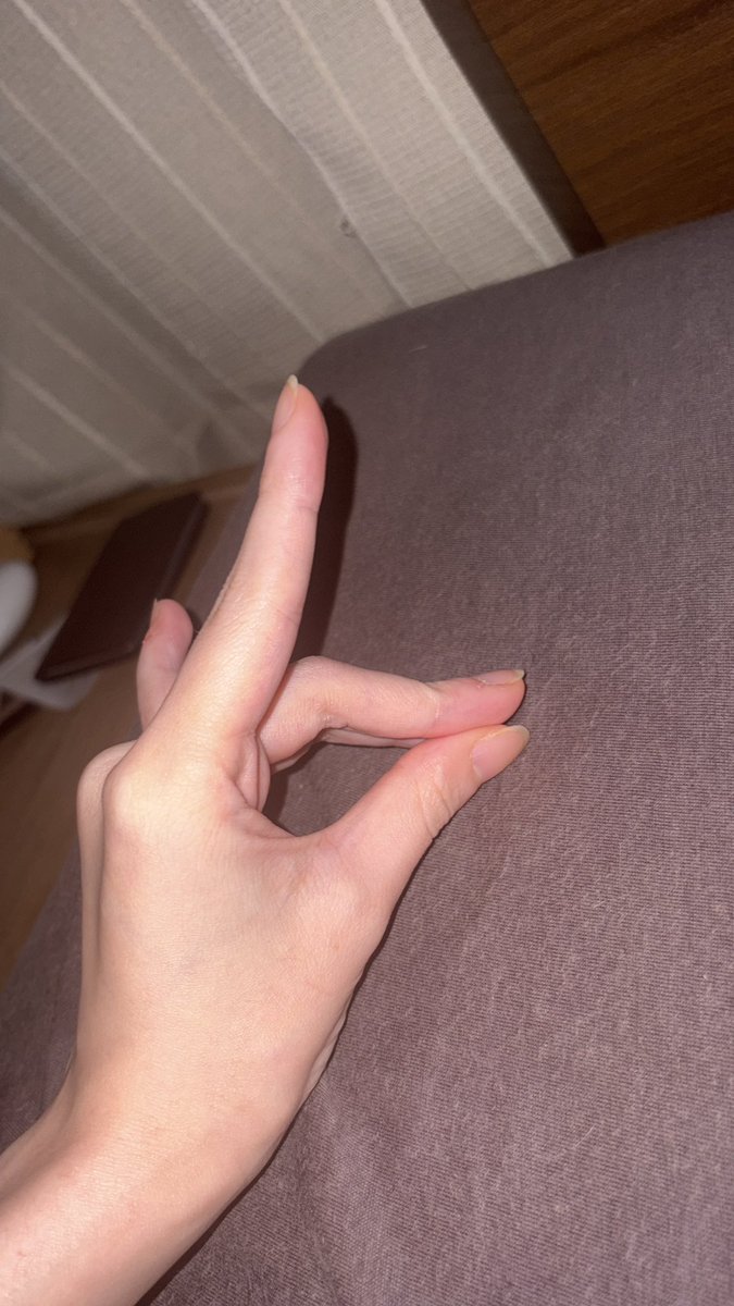 フラッシュ炊いて写真撮るとなんかエモいよね(?)

おやすみ