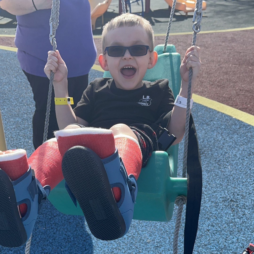 Ready for some summer fun? We’ve got tips to help families stay safe while enjoying the outdoors. ow.ly/rrZx50VY325 
#Summer #SummerSafety