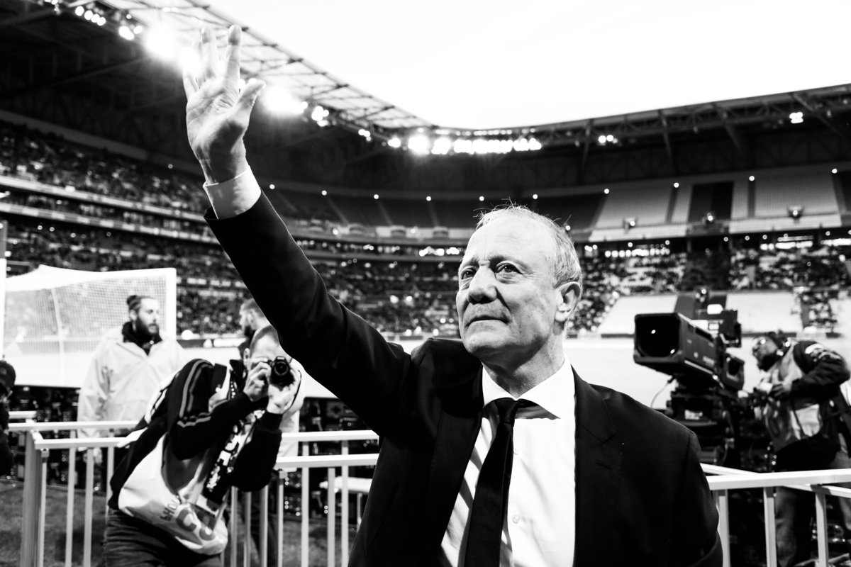 Bernard Lacombe 🇫🇷 s’est éteint aujourd’hui à l’âge de 72 ans. 🕊️
 
Un monument du football français nous a quittés. 😔
 
Nous adressons toutes nos condoléances à sa famille ainsi qu’à ses proches. 🤍