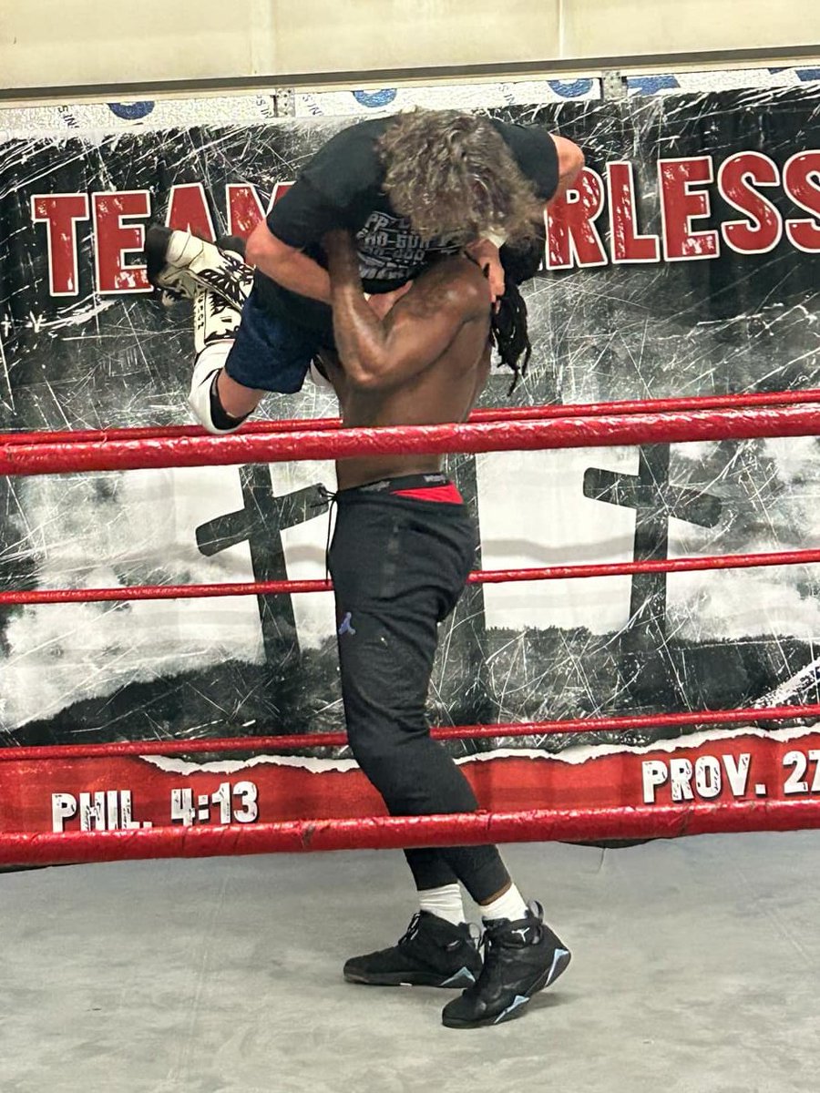 SamHoustonBrand's tweet image. Hey y'all! We had another great training session last night at Team Fearless Training Academy with my good friend @Lodi1Brad. The next generation of wrestlers are on the way!
#teamfearlesstrainingacademy #samhouston #prowrestling #wrestler #wwe #wwf #nwa