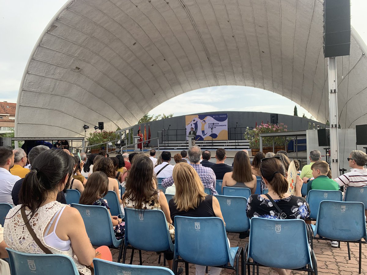 CEIP LUIS CERNUDA (@cpluiscernuda) on Twitter photo Esta tarde hemos acompañado a nuestr@s dos alumn@s de 6º y a sus familias a recoger su premio por el reconocimiento al mérito escolar y al esfuerzo académico. Estamos orgullos@s de vuestro trabajo a lo largo de toda vuestra escolarización, ¡enhorabuena! <a href="/AbalosAlvarezLu/">Lucia Abalos</a> Esta tarde hemos acompañado a nuestr@s dos alumn@s de 6º y a sus familias a recoger su premio por el reconocimiento al mérito escolar y al esfuerzo académico. Estamos orgullos@s de vuestro trabajo a lo largo de toda vuestra escolarización, ¡enhorabuena! <a href="/AbalosAlvarezLu/">Lucia Abalos</a>
