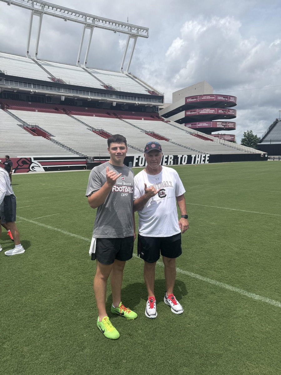 CashWashburn7's tweet image. Had a great time snapping at @GamecockFB specialist camp! Thank you @JoeDecamillis for having me. Had fun snapping in Williams Brice Stadium for a private session with some of the best specialists in the NFL! Most of my snaps were around 0.72 and my best snap was 0.68. Can’t wait…