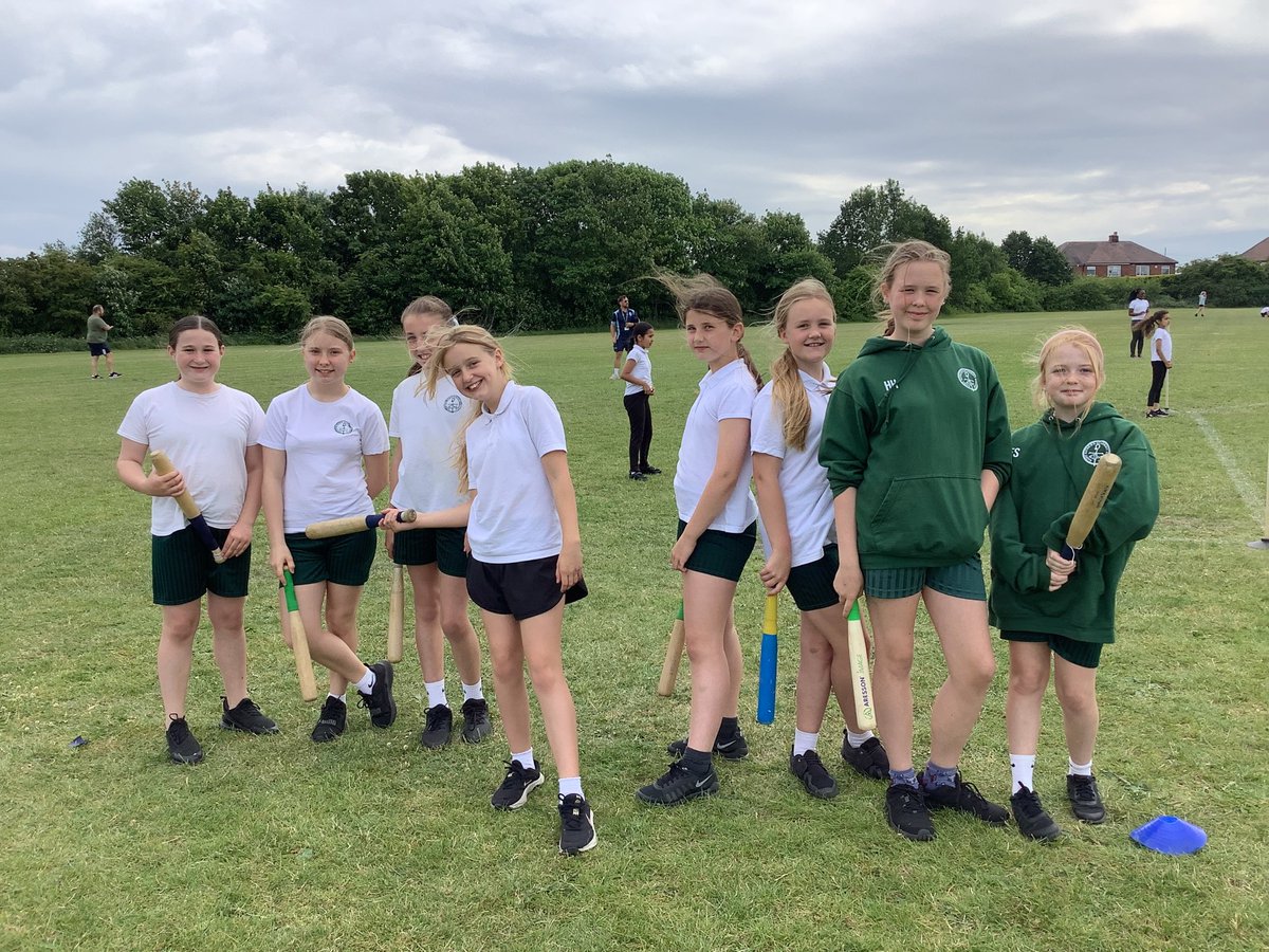 StPatricks_PE's tweet image. Amazing work from our Year 5/6 Rounders team in tonight's competition at BSC! They won both their matches and have qualified for the finals. Keep up the great work girls! @BPS_Trust Thank you as always @SGNKssp ⚾️