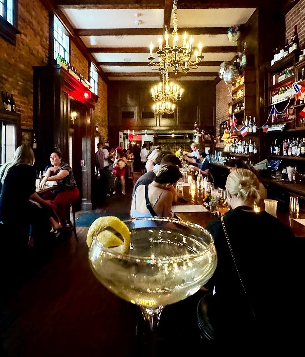 Lovely way to unwind after a day at the office 🍸
Full menu available. No reservations required.
Join us.
#GeorgetownDC