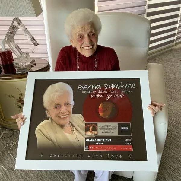 Nonna apareció en tres álbumes de Ariana Grande en tres canciones diferentes. Su voz y sabiduría vivirán para siempre 🕊️ 😭
