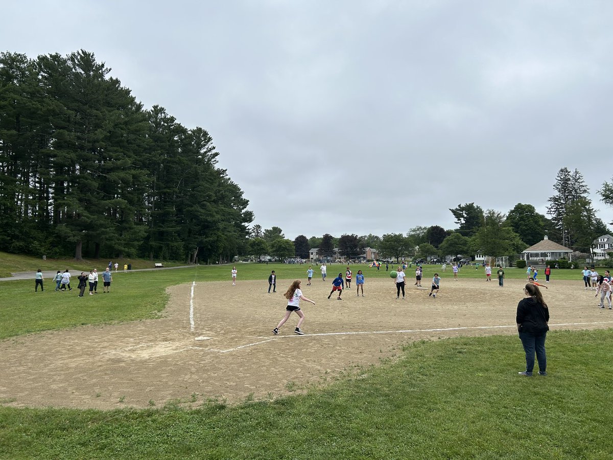 mrs_jordan_4's tweet photo. 2025 Fourth Grade Field Day & Kickball #fourthgrade #fieldday #stonepark https://t.co/VCFvksu1t9
