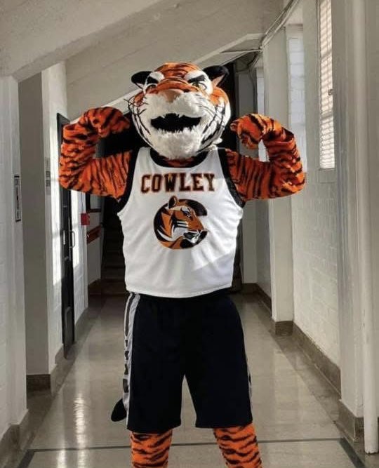 CowleySpirit's tweet image. Happy National Mascot Day to our favorite mascot Tank the Tiger!! 🧡🐅🎉 @CowleyAthletics @CowleyCollege