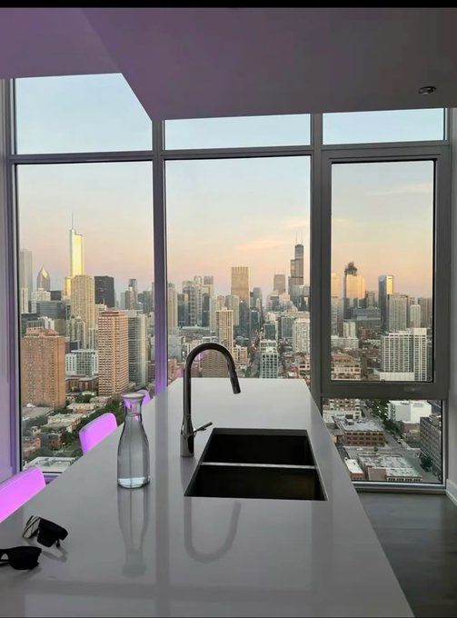 🗽Move-in ready! Empty NYC gem with epic skyline views. Bright, open space waiting for your vision. Prime location! Reach out to schedule a viewing.