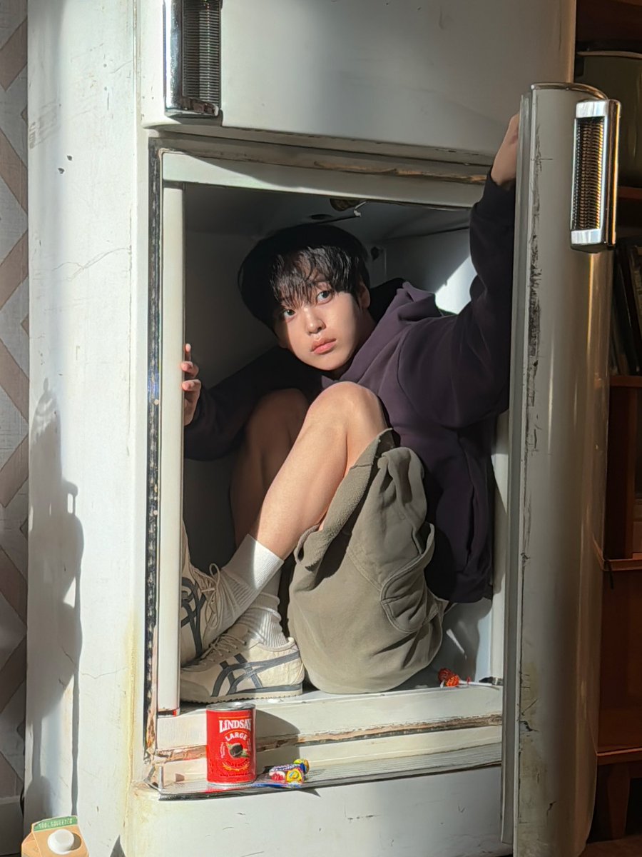 CRAVITY_twt's tweet image. 꼭꼭 숨어라🫣
#형준 #크래비티