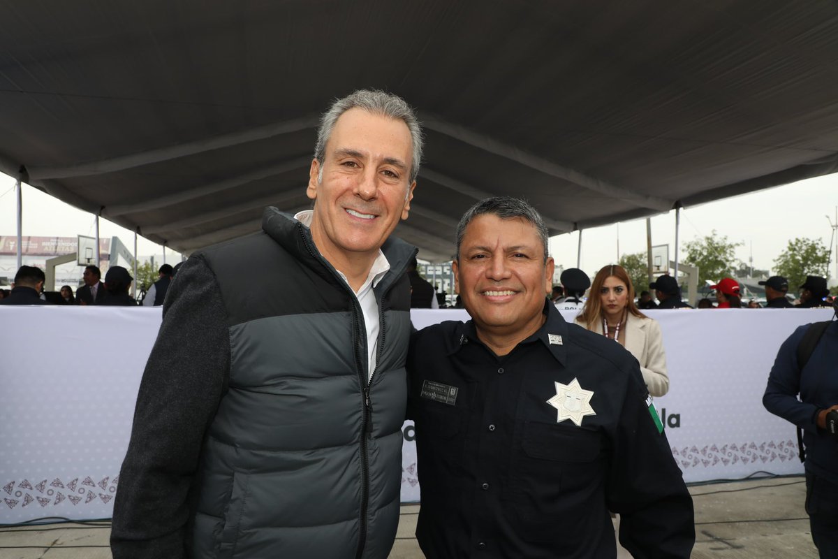 Buenas noticias para la seguridad en Puebla. 🚓

Muy contento de asistir a la entrega de patrullas y torres de videovigilancia para la <a href="/SSPGobPue/">Secretaría de Seguridad Pública</a> con el Gobernador <a href="/armentapuebla_/">Alejandro Armenta</a>.

Este equipamiento fortalece el trabajo en las calles de las corporaciones de seguridad en