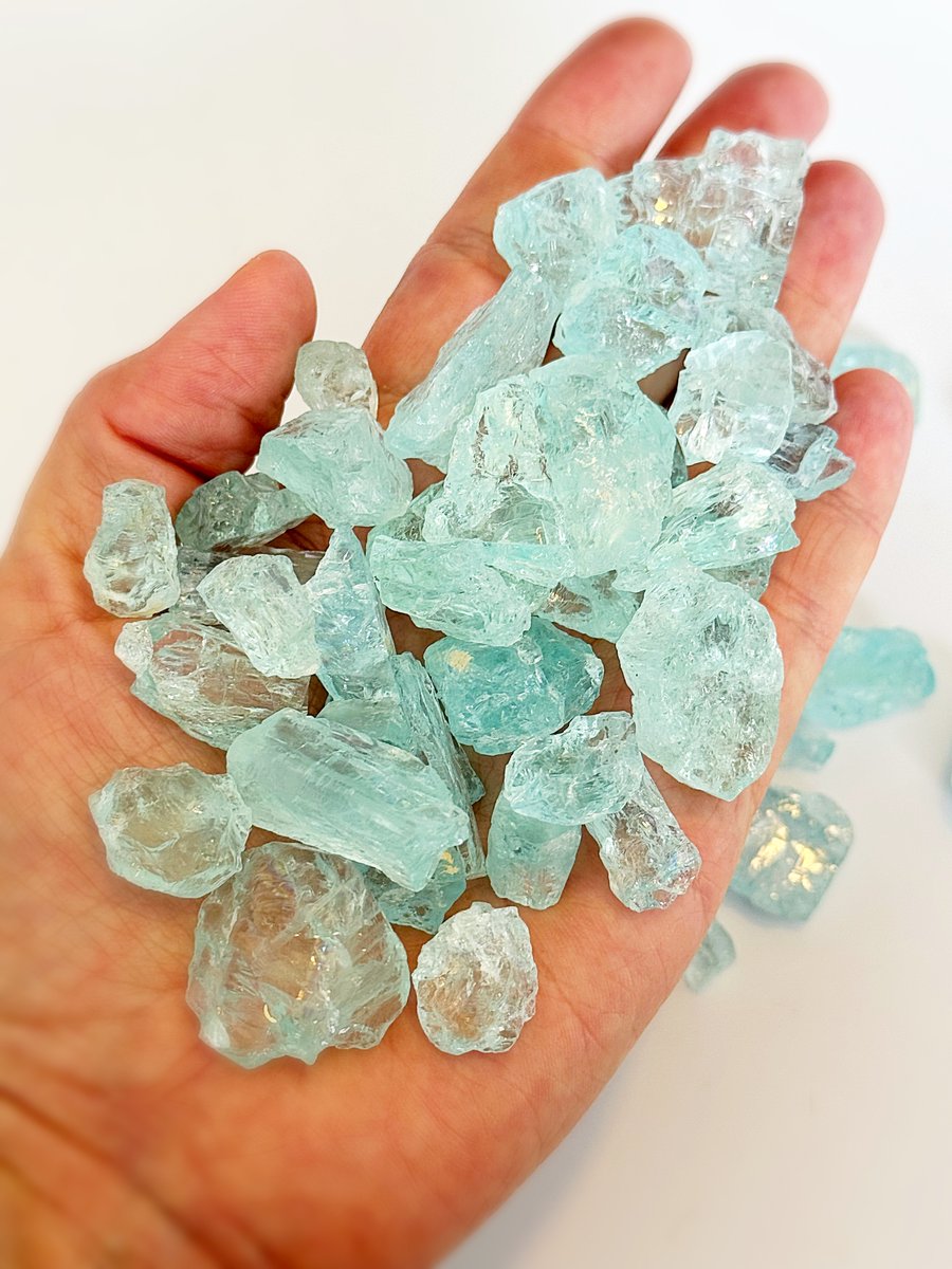 starseedastro's tweet image. The greater one's resonance with Jupiter, the greater one's level of growth, success and good fortune.
As Jupiter begins its year long transit of Cancer we are pleased to offer new super specimens of aquamarine, the true birthstone of Cancer, which amplifies our resonance with…