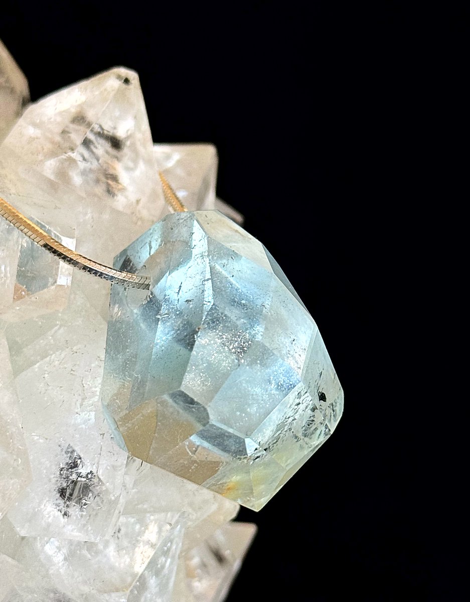 starseedastro's tweet image. The greater one's resonance with Jupiter, the greater one's level of growth, success and good fortune.
As Jupiter begins its year long transit of Cancer we are pleased to offer new super specimens of aquamarine, the true birthstone of Cancer, which amplifies our resonance with…