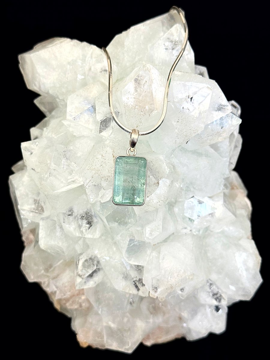 starseedastro's tweet image. The greater one's resonance with Jupiter, the greater one's level of growth, success and good fortune.
As Jupiter begins its year long transit of Cancer we are pleased to offer new super specimens of aquamarine, the true birthstone of Cancer, which amplifies our resonance with…