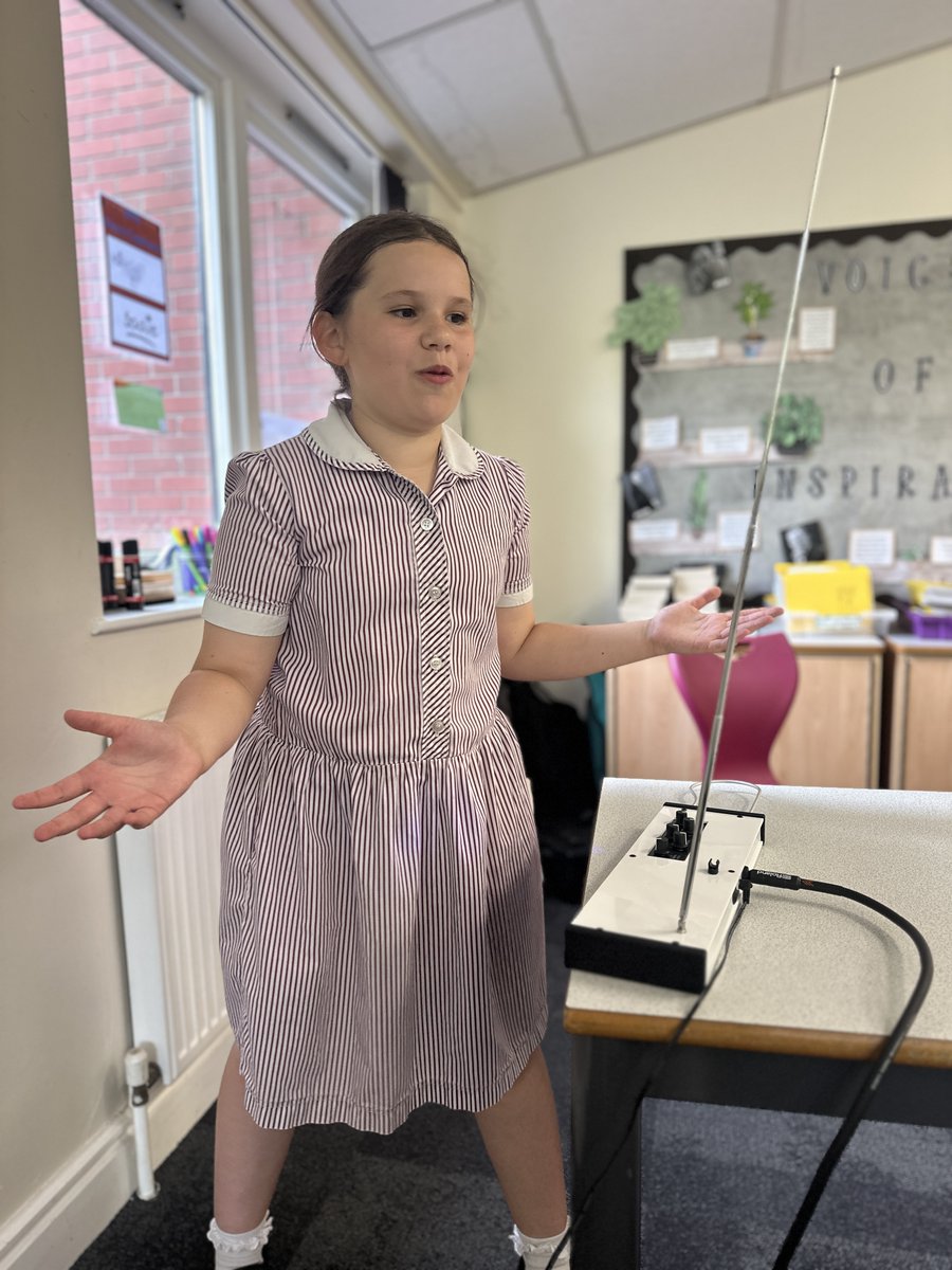 Rosa F (Year 5) brought in her theremin today to demonstrate its unique features. She confidently explained that it is one of the only instruments you can play without touching it. (1/2)

#BromsYr5 #BromsMusic