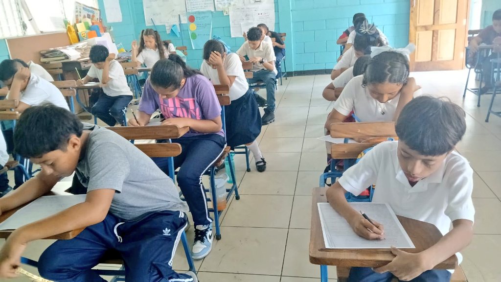 Con gran compromiso nuestros estudiantes participan activamente en la aplicación de pruebas de evaluación, demostrando los aprendizajes adquiridos durante este período escolar.  
🔹 Aspectos destacados:
✔️ Ambiente positivo.
✔️ Retroalimentacion.
📄✅👏📚🌟
#Nicaragua