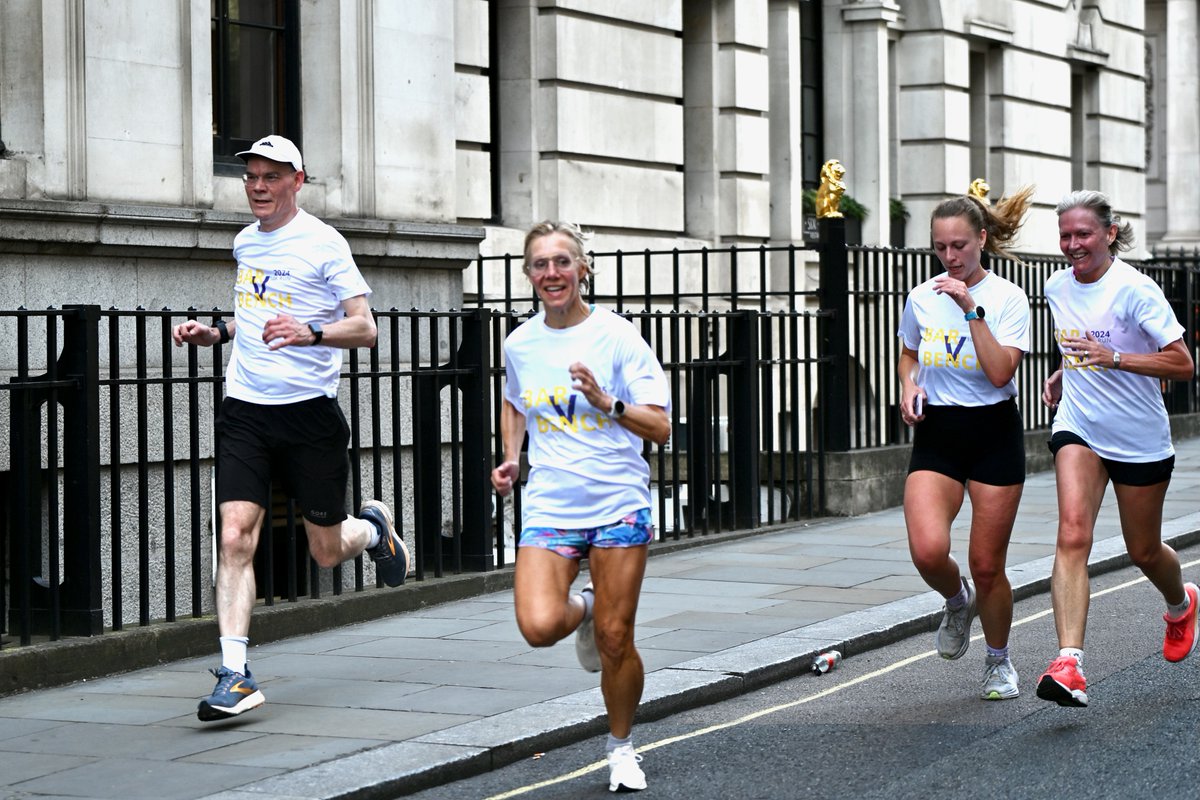 🏃 Congratulations to all the runners who took part in this year's Bar v Bench v Law Society 10km race! 

The Lady Chief Justice set off teams made up of judges, barristers and solicitors on a race around the London Legal Walk route early this morning. 

The runners took on an