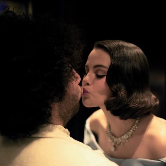 estrelaastro's tweet photo. ⋆｡°✩ como anda o relacionamento de selena gomez e benny blanco; 

tiragens realizadas através do baralho cigano 💌 https://t.co/Xs6aOyE1pr