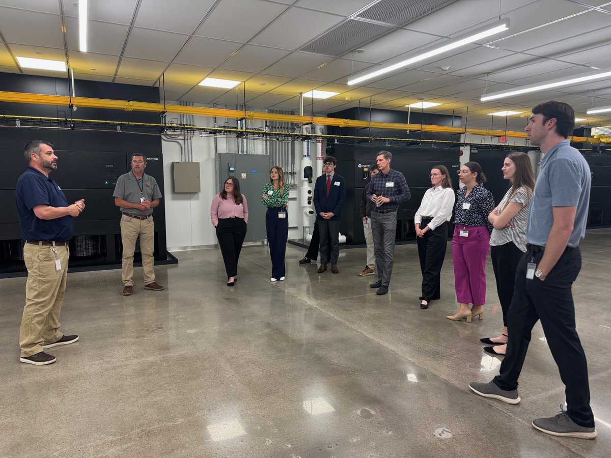 FraserStryker's tweet image. Our Summer Associates toured @1623Farnam, a regional leader in data center innovation. Huge thanks to their team for the behind-the-scenes look at the tech powering global connectivity—from right here in Omaha!

#SummerWithFS