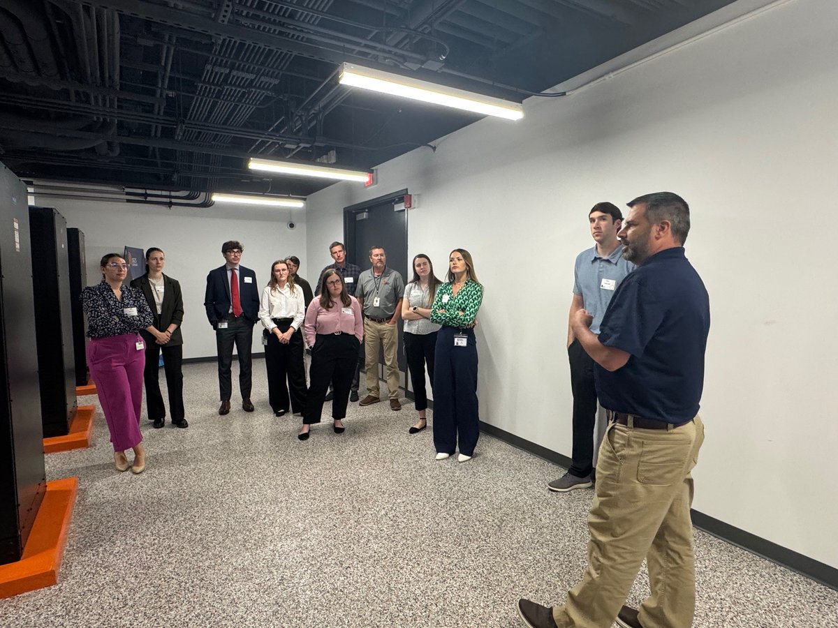 FraserStryker's tweet image. Our Summer Associates toured @1623Farnam, a regional leader in data center innovation. Huge thanks to their team for the behind-the-scenes look at the tech powering global connectivity—from right here in Omaha!

#SummerWithFS