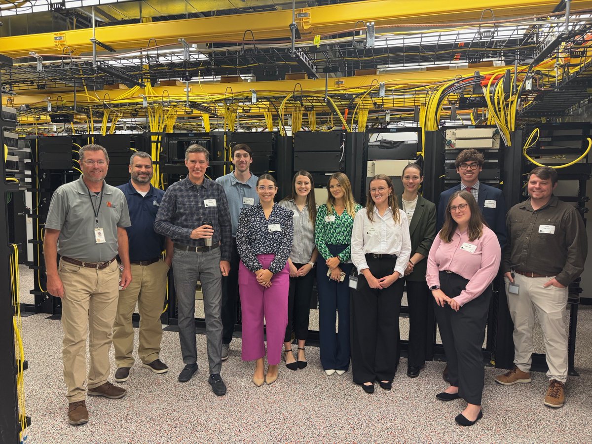 FraserStryker's tweet image. Our Summer Associates toured @1623Farnam, a regional leader in data center innovation. Huge thanks to their team for the behind-the-scenes look at the tech powering global connectivity—from right here in Omaha!

#SummerWithFS