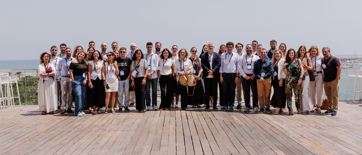 <a href="/BusModInc/">Business Models Inc.</a> <a href="/AcrossLegal/">Across Legal</a> <a href="/TheBridge_Tech/">The Bridge</a> <a href="/dekalabs/">Dekalabs</a> <a href="/HubSpot/">HubSpot</a> <a href="/bitnovo/">Bitnovo</a> <a href="/IrisGlobal_es/">Iris Global</a> <a href="/caixapopular/">Caixa Popular</a> <a href="/Internxt/">Internxt</a> <a href="/fvsegarra/">Fran Villalba Segarra</a> <a href="/HubSpotEspanol/">HubSpot Español</a> <a href="/VDS_event/">VDS</a> <a href="/nacho_mas/">nacho_mas</a> <a href="/angelacastellor/">Angela Castello</a> <a href="/lamarinadevlc/">La Marina de València</a> <a href="/jlhortelano/">Juan Luis Hortelano</a> Gracias a todos nuestros Supporters por todo el apoyo constante 🫶

Un placer compartir una jornada tan enriquecedora en el Catch Up de Supporters Startup Valencia 2025, ¡seguimos fortaleciendo la comunidad emprendedora juntos! 🚀
