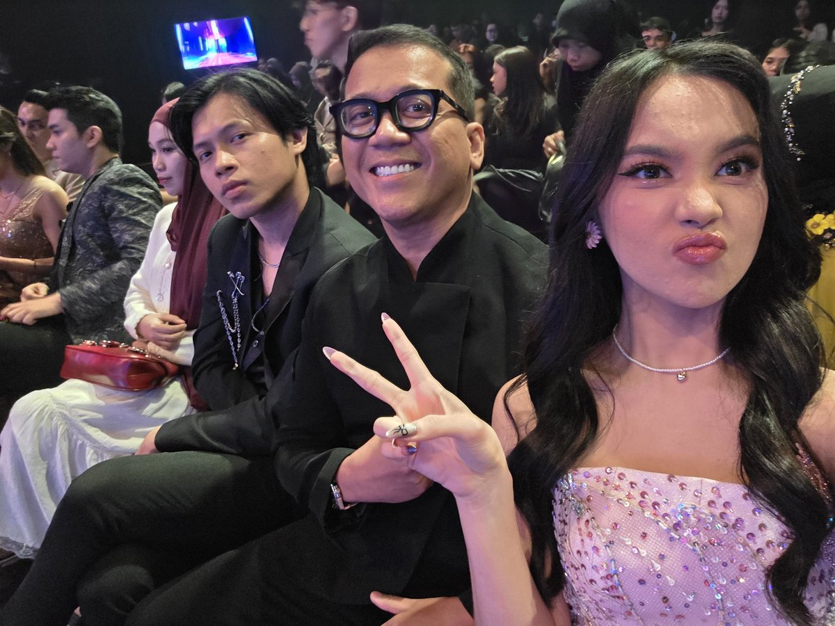 ririalfit's tweet photo. Selamat selimit Rony mas andi lyly. Pialanya nanti gilir aja ya gantian seminggu seminggu🥳 https://t.co/bcM7DyCizx