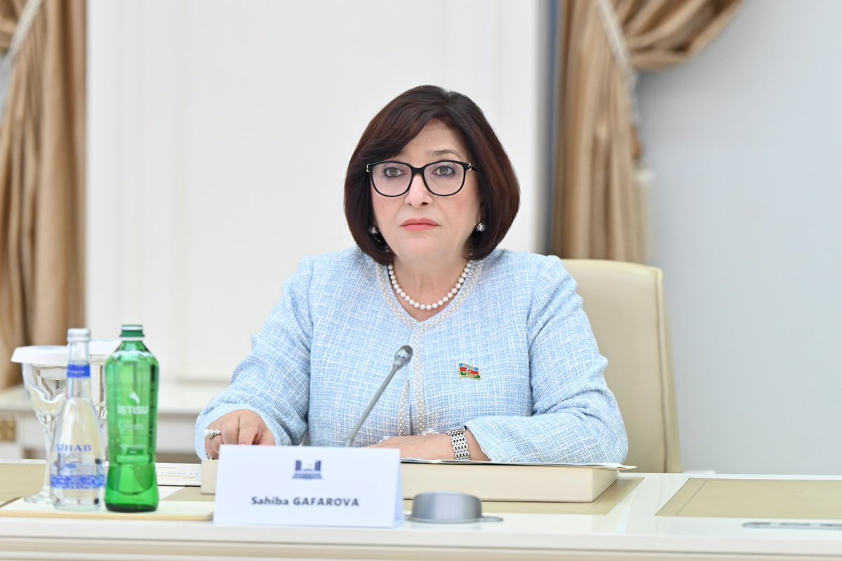 Speaker_Az's tweet photo. Bolqarıstan Respublikası Milli Assambleyasının sədri Nataliya Kiselova ilə QDİƏTPA-nın 65-ci plenar sessiyası çərçivəsində görüşdük.
We met with Natalia Kiselova, Speaker of the National Assembly of the Republic of #Bulgaria, during the 65th #PABSEC Plenary Session.
#Diplomacy https://t.co/Nz2r54bVce