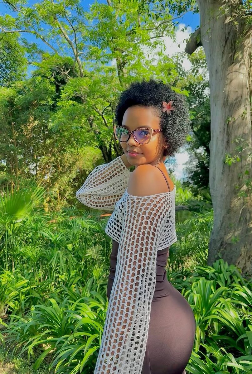 TRIPPLEtrouble_'s tweet image. Nani anapenda petite edition 
Am yours 🥲