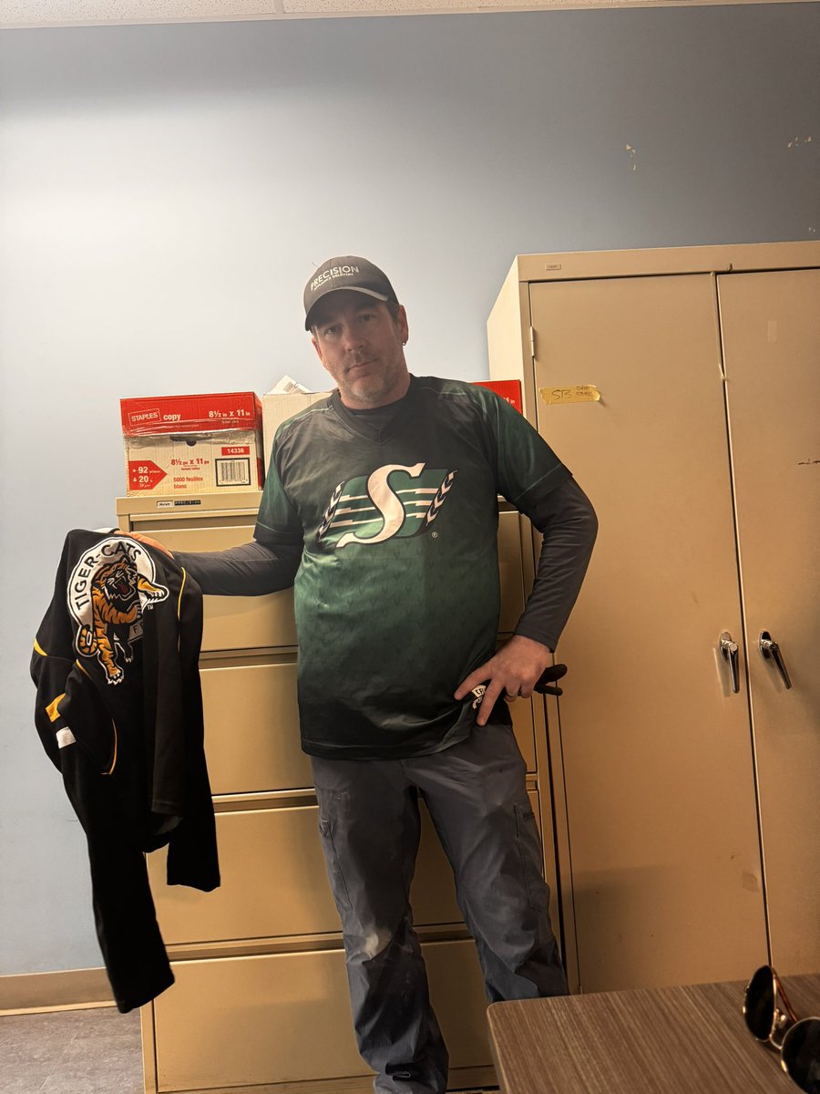 SMB0213's tweet image. Lost a bet to @ItsKianSB sister. So I’m a man of my word… reluctantly took off #Ticats gear and donned the dreaded @sskroughriders green …. HELP.
#Riders #CFL
