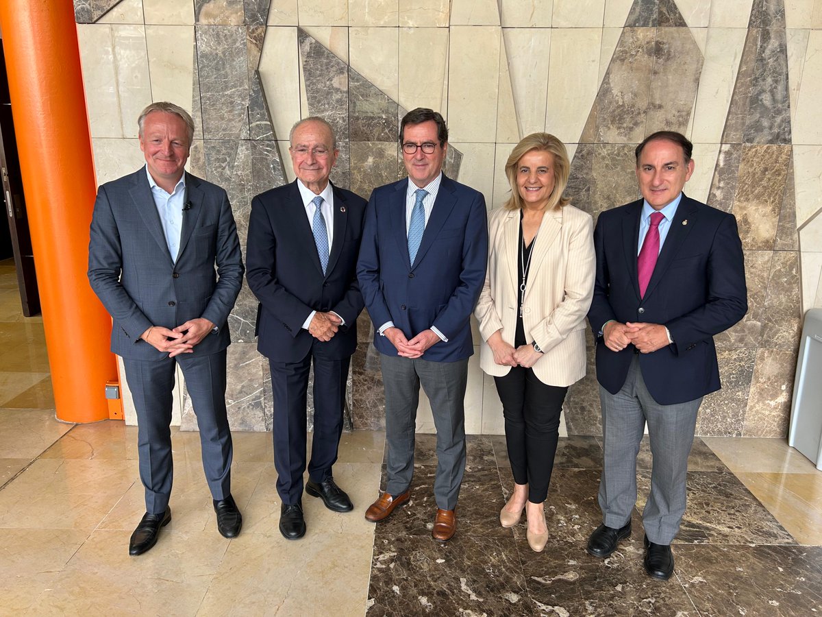 MoeveGlobal's tweet image. 🔵Nuestro CEO, Maarten Wetselaar, ha participado en Málaga en el Foro Económico y Social del Mediterráneo. 

✅ Trabajamos para que Andalucía se consolide como un hub europeo de energías más sostenibles. 
 
✅ Destacamos el papel de las moléculas verdes en el futuro energético.…