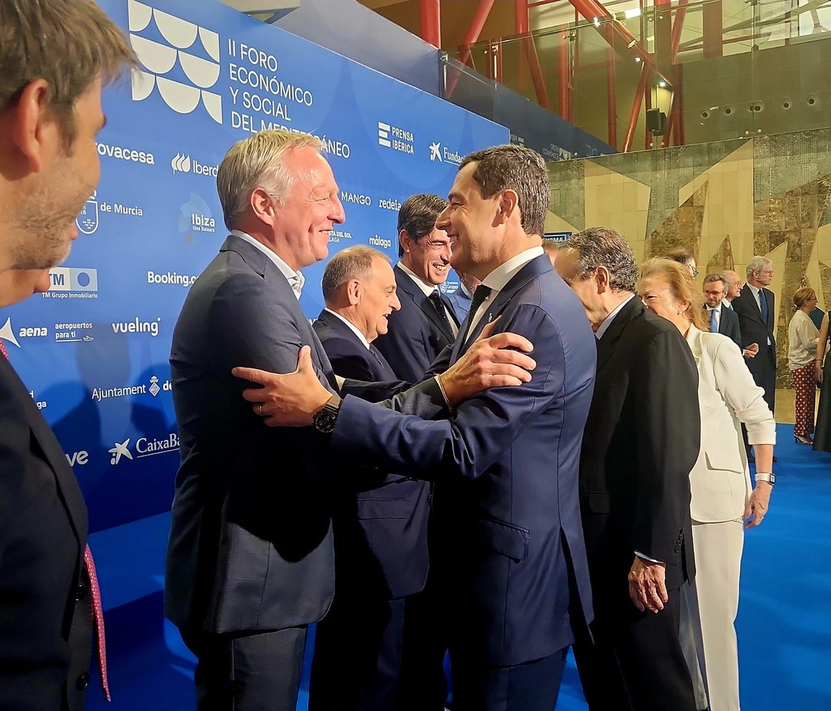 MoeveGlobal's tweet image. 🔵Nuestro CEO, Maarten Wetselaar, ha participado en Málaga en el Foro Económico y Social del Mediterráneo. 

✅ Trabajamos para que Andalucía se consolide como un hub europeo de energías más sostenibles. 
 
✅ Destacamos el papel de las moléculas verdes en el futuro energético.…