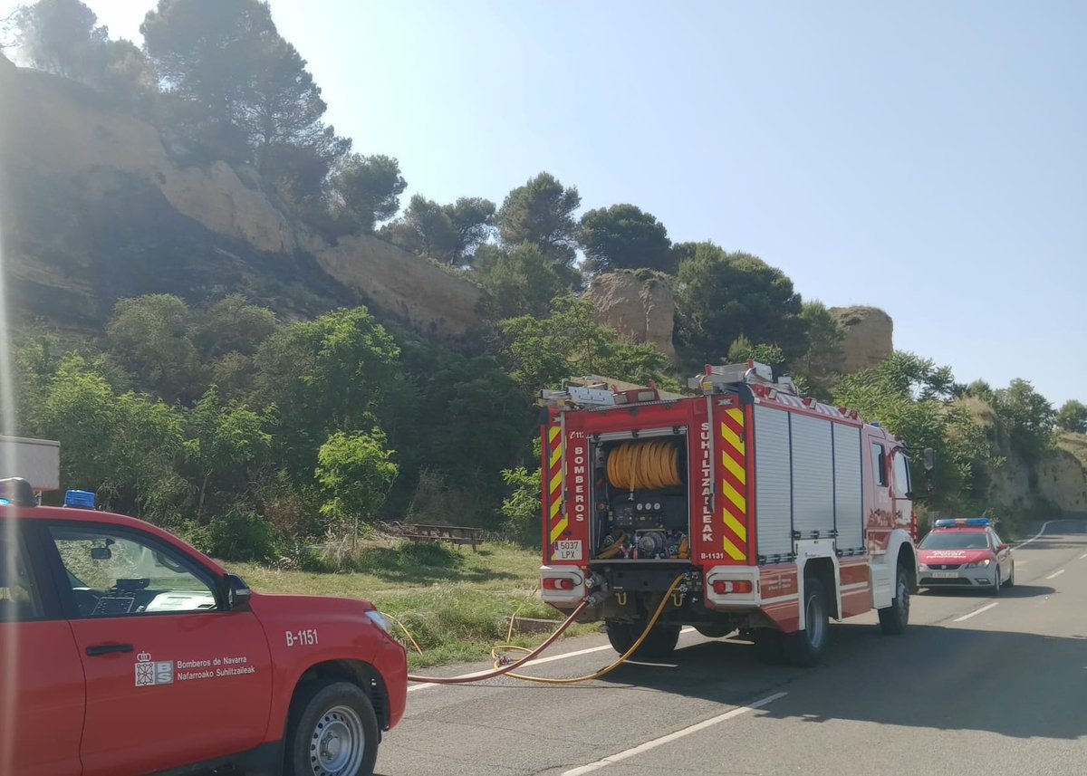 Policía Foral - Foruzaingoa (@policiaforal_na) on Twitter photo Incendio de pinar en monte Enfrente, #Falces. Investigamos causas y regulamos circulación.
#PatrullaTudela
#ProtecciónMedioambiental
<a href="/bomberos_na/">Bomberos y Bomberas – Suhiltzaileak</a>
<a href="/Guardas_na/">Basozainak / Guarderío de Medio Ambiente</a> Incendio de pinar en monte Enfrente, #Falces. Investigamos causas y regulamos circulación.
#PatrullaTudela
#ProtecciónMedioambiental
<a href="/bomberos_na/">Bomberos y Bomberas – Suhiltzaileak</a>
<a href="/Guardas_na/">Basozainak / Guarderío de Medio Ambiente</a>