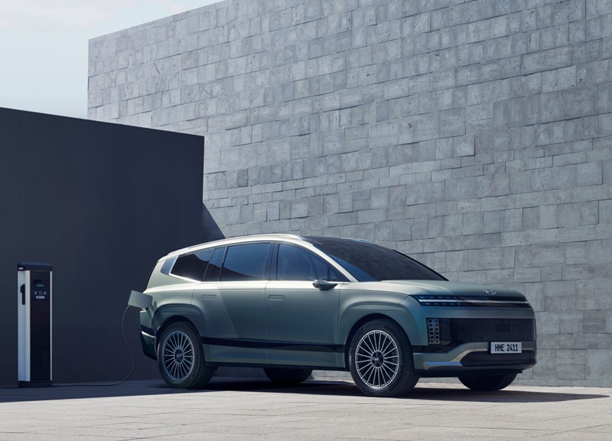 Hyundai Prensa (@hyundaipr_es) on Twitter photo Precios gama <a href="/HyundaiEsp/">Hyundai España</a> #IONIQ9
218 CV 110kWh RWD STAR: 69.900 €
313 CV 110kWh AWD ENERGY: 81.600 €
435 CV 110kWh AWD ECALLIGRAPHY 7 SEATS: 87.100 €
435 CV 110kWh AWD ECALLIGRAPHY 6 SEATS 360: 88.100 €
435 CV 110kWh AWD ECALLIGRAPHY 6 SEATS RELAX: 88.100 € Precios gama <a href="/HyundaiEsp/">Hyundai España</a> #IONIQ9
218 CV 110kWh RWD STAR: 69.900 €
313 CV 110kWh AWD ENERGY: 81.600 €
435 CV 110kWh AWD ECALLIGRAPHY 7 SEATS: 87.100 €
435 CV 110kWh AWD ECALLIGRAPHY 6 SEATS 360: 88.100 €
435 CV 110kWh AWD ECALLIGRAPHY 6 SEATS RELAX: 88.100 €
