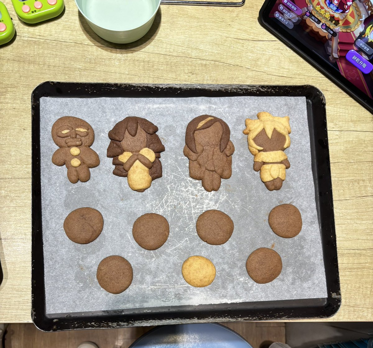 ItzCamee's tweet image. ugly ass cookies with @AidaCamelia0516 again