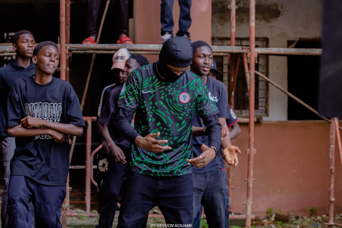 mastercarter7's tweet image. ECHAUFFEMENT 2 ARRIVE 
Titre : OSIMHEN ⏳💣