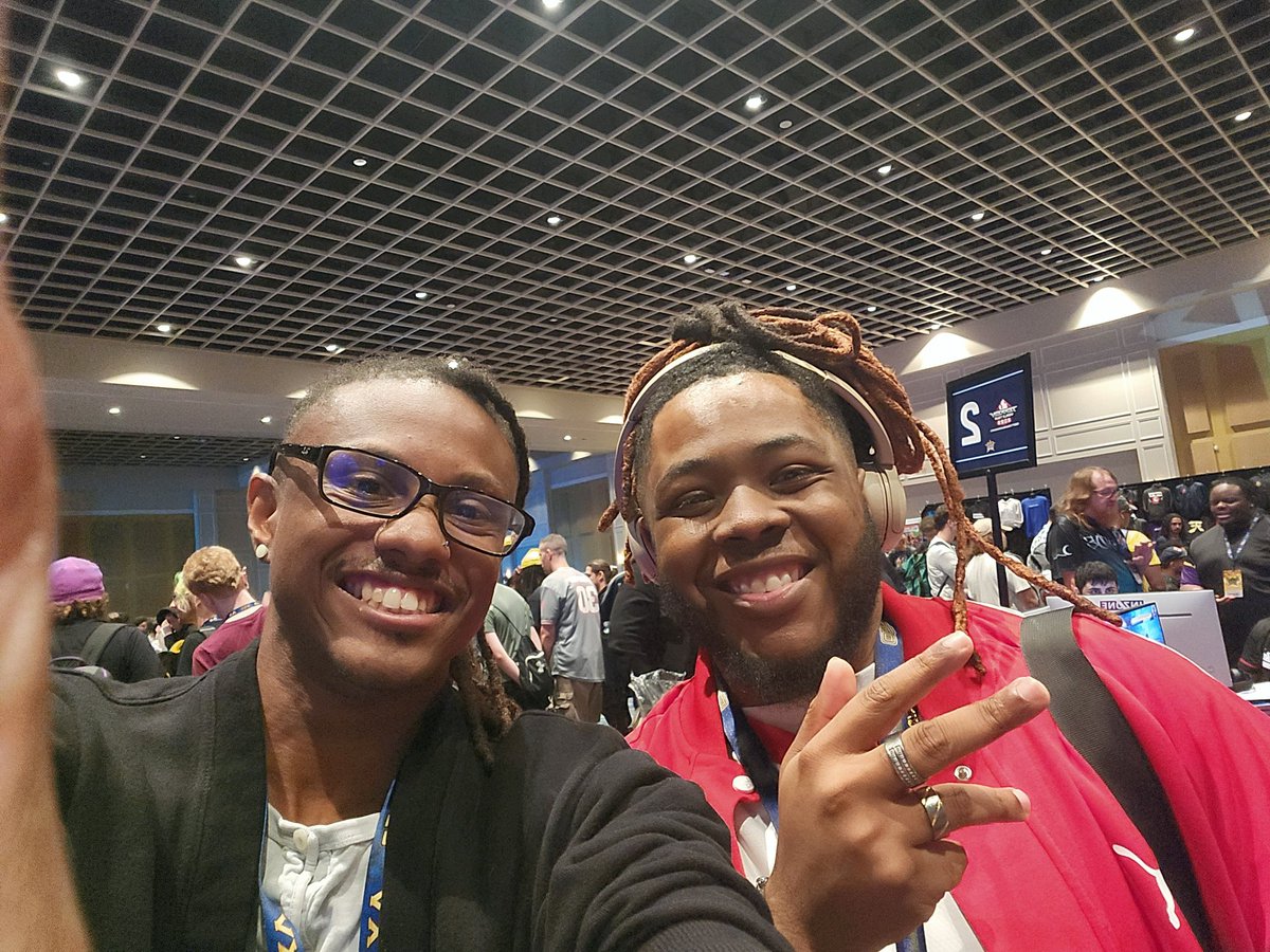 Finally posting some of my photos from CEO. Not surprised with my performance, I just need to play more and practice. Glad I could make it on the stage twice. GGs to everyone I played against.