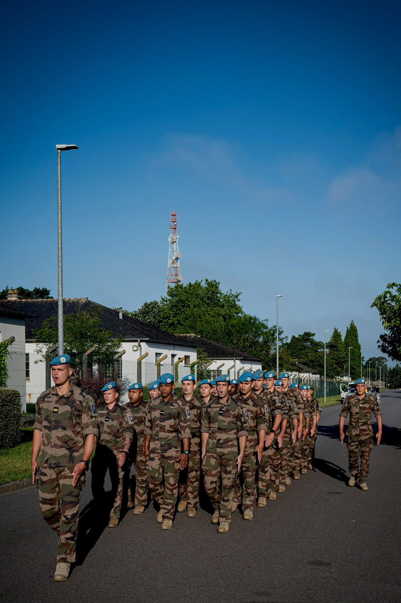 Le régiment a accueilli ce lundi les Dragons de la 3ème batterie ainsi que leurs renforts de la batterie de commandement et de logistique, projetés depuis février au Liban, dans le cadre de l’opération DAMAN. 

On leur souhaite un bon retour parmi nous ! 🤝🏼